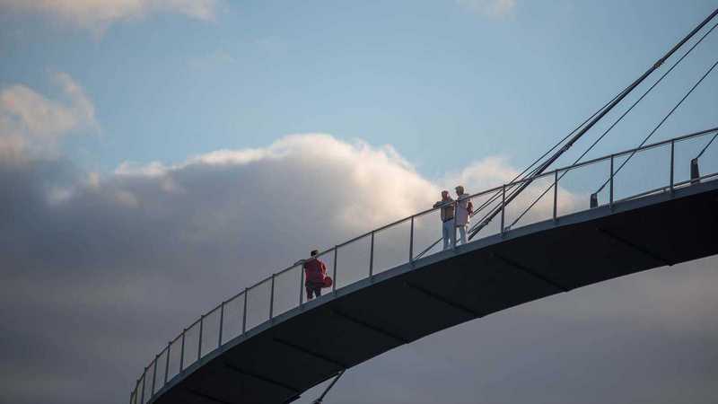 Brücke mit Menschen