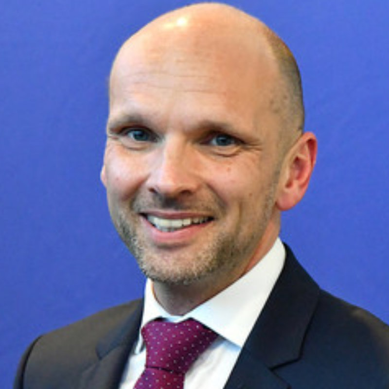 Dr. Lars Esterhaus